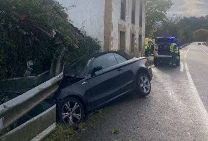 Accidente de tráfico en Parres Accidente de tráfico en Parres