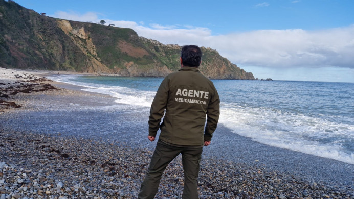 El Principado activa un sistema de vigilancia en la costa ante la posible llegada de microplásticos