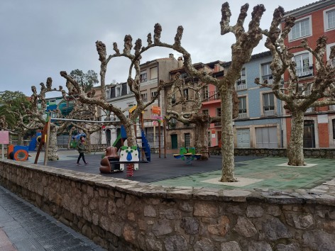 Ecologistas de Asturias: El Ayuntamiento de Ribadesella no puede cargarse el parque de la plaza de la Atalaya
