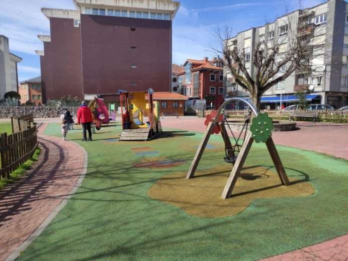 Adjudicada la renovación de los parques infantiles de Villahormes, Andrín, y de Posada Herrera en la villa de Llanes.