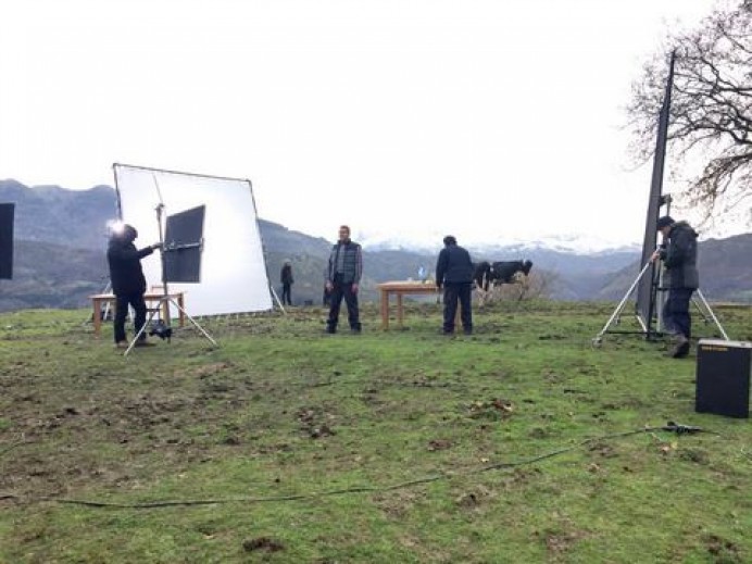 Llanes escenario de un nuevo anuncio de la Central Lechera Asturiana para la televisión