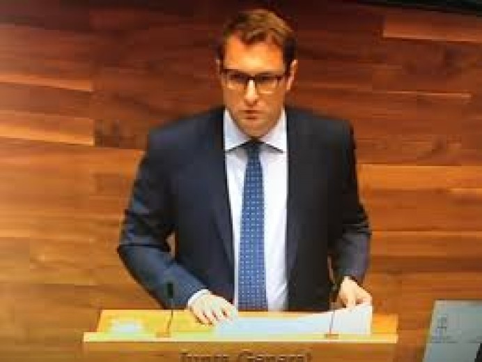 Adrián Pumares: ¿Cree que la Consejera de Educación....