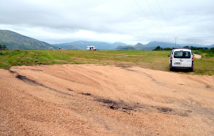 Aparcamiento Torimbia, junto antenas telecomunicaciones