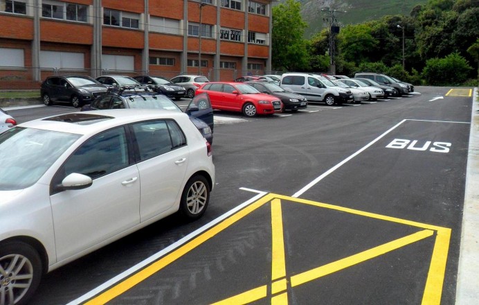 Aparcamiento Colegio Público Valdellera y polideportivo