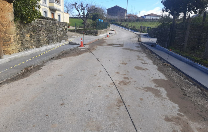 Ardisana: obras aceras y vivienda y local en escuelas