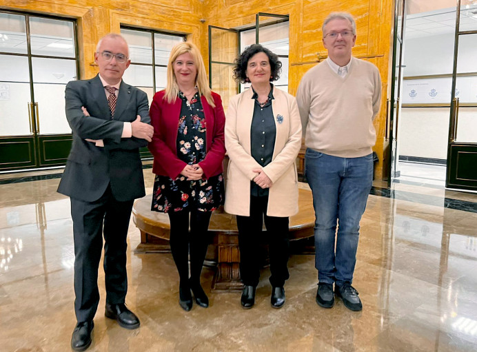 El Principado acuerda con Correos el uso de la toponimia oficial asturiana en todos sus envíos