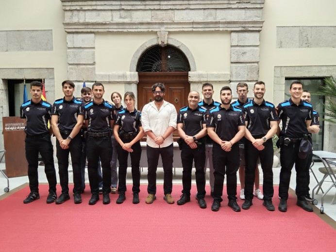 Llanes refuerza la Policía Local para el verano con 12 nuevos auxiliares