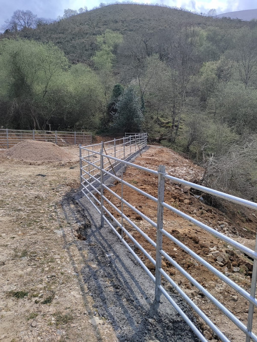 Llanes adjudica la construcción de una manga ganadera en la Sierra Plana de La Borbolla