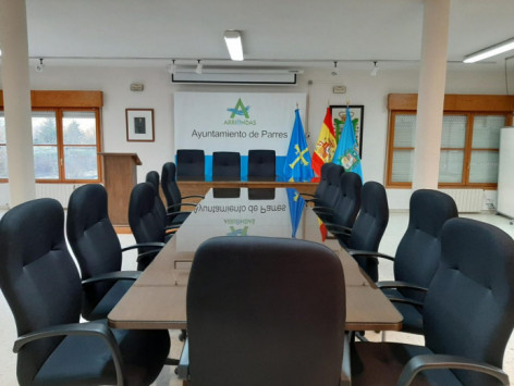  El Ayuntamiento de Parres adjudica cuatro obras y concede 40 subvenciones en la última reunión del año de la Junta de Gobierno