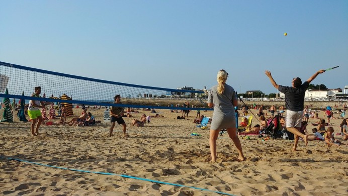 El Circuito Asturiano de tenis-playa llega a Villaviciosa