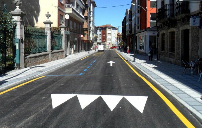 Apertura de la calle Pidal, en Llanes, al tráfico