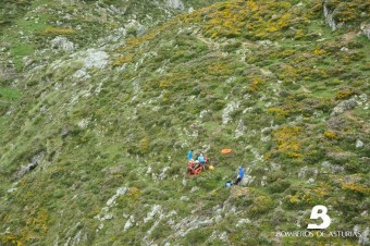 Una mujer ha resultado herida tras sufrir una caída cuando bajaba de Ario Una mujer ha resultado herida tras sufrir una caída cuando bajaba de Ario