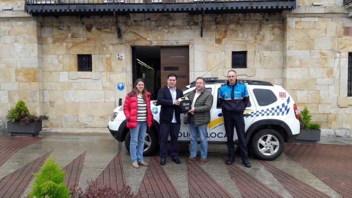 La Policía Local de Colunga cuenta con un nuevo vehículo cardioprotegido