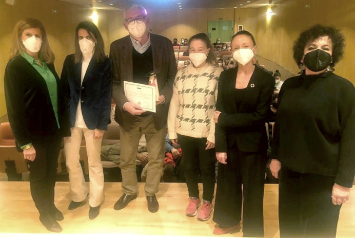 Carlos Becedóniz recibe el galardón José Lorca por su dedicación permanente en defensa de los derechos de los menores