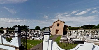 Festividad de Todos los Santos: Acceso al cementerio de Camplengu,Llanes.