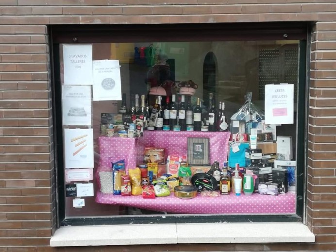 Número premiado para la cesta del IES Luces