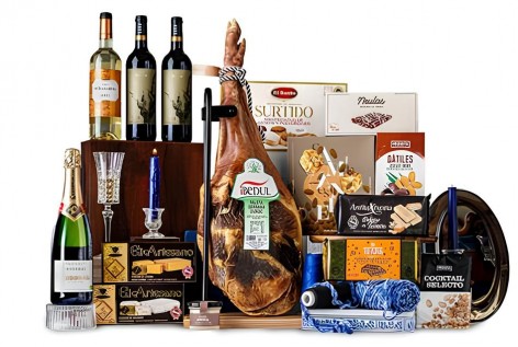 Correos impulsa en Asturias un servicio para comprar y enviar cestas de Navidad desde sus 62 oficinas