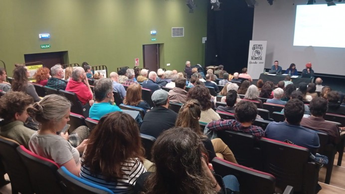 Magaya Maliaya abre en Villaviciosa un debate sobre la vivienda turística y el acceso a la vivienda