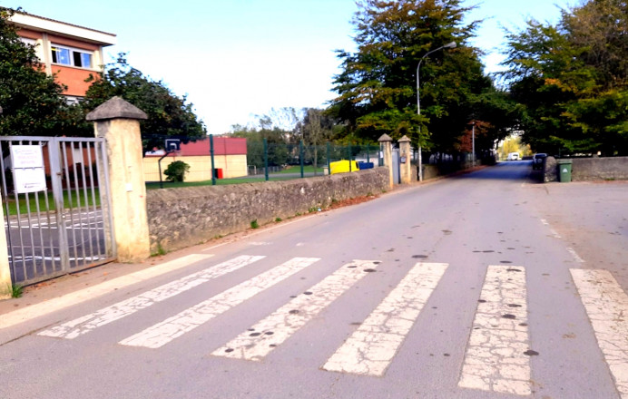 Llanes lleva a pleno proyecto seguridad colegio Valdellera