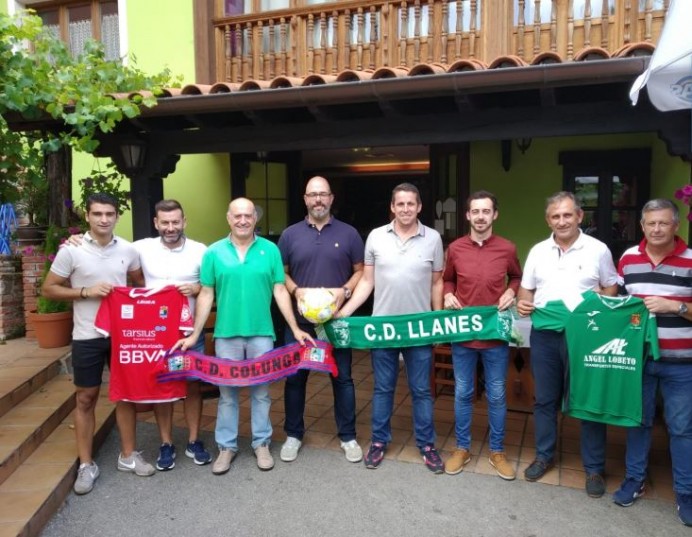 Comida de hermanamiento entre el Llanes y el Colunga
