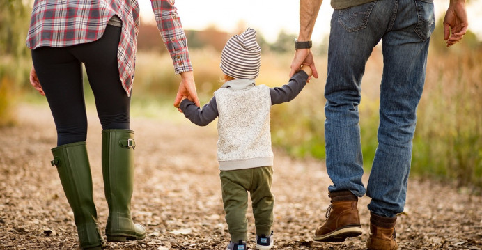 El Principado concede una prestación mensual de 448 euros a los menores en acogimiento familiar que beneficiará a 300 niños y niñas