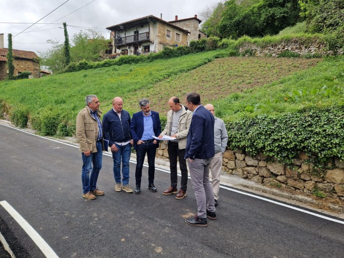 El Principado concluye las obras del camino de Cáraves, en Peñamellera Alta, con una inversión de 210.000 euros