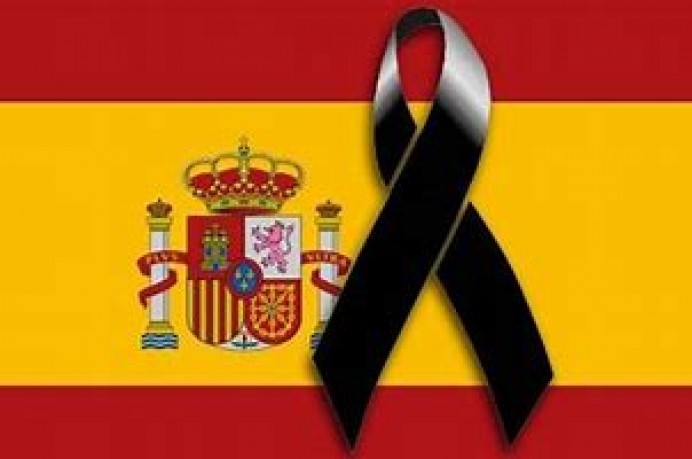 Nota de Alcaldía: Colunga se suma a un minuto de silencio por todas las víctimas de esta terrible pandemia.