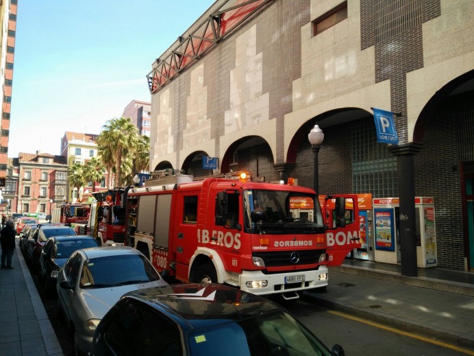 El Centro Comercial San Agustín tuvo que ser desalojado por un incendio