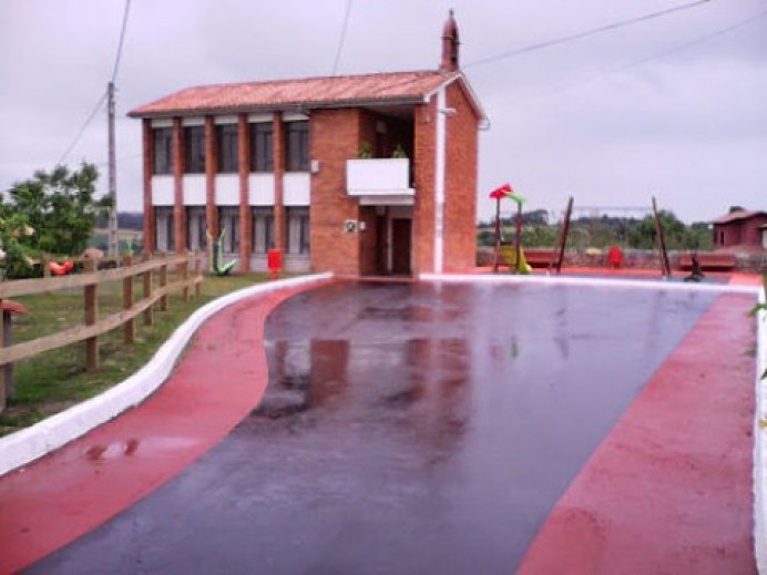 La alcaldesa de Colunga se reunió hoy con varios servicios municipales y otros. 