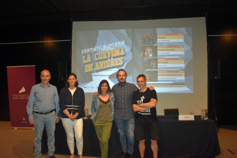 Teatro con sello asturiano este verano en la Cuevona de Ardines