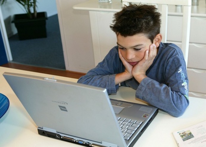 El Principado recogerá ordenadores usados para actualizarlos y entregárselos a familias de escolares sin recursos tecnológicos