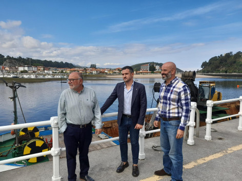Fomento inicia la obra de dragado de la dársena pesquera del puerto de Ribadesella