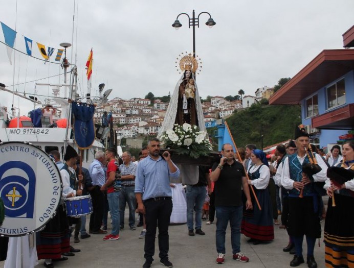 Lastres rinde homenaje a la Virgen del Carmen