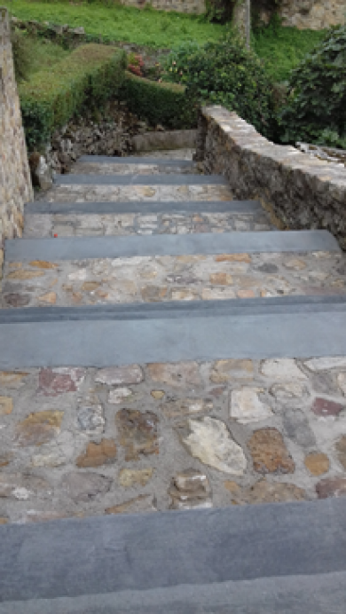 Finalizadas las obras de reparación de la escalera del Lavaderu, en Lastres