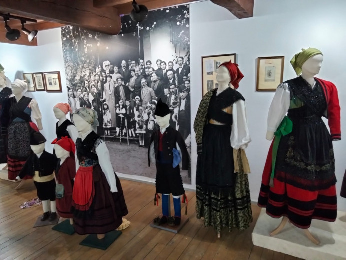Exposición indumentaria tradicional del Oriente de Asturias