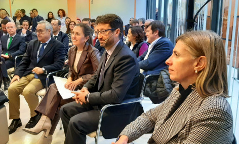 El Gobierno de Asturias y la Fade ponen en marcha una oficina para apoyar el crecimiento y la consolidación de pymes y microempresas