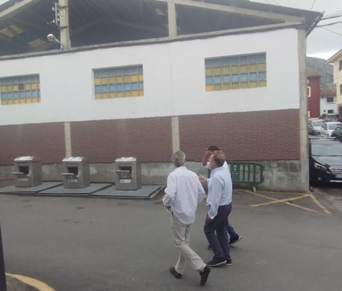 El Ayuntamiento de Llanes sacará a licitación la renovación de la cubierta y el cierre de las fachadas de la plaza del ganado de Posada