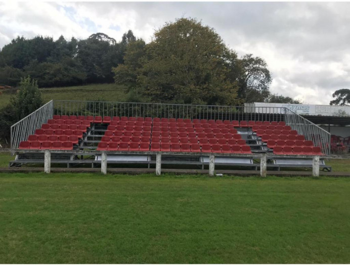 Nueva grada en Santianes