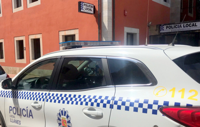 Policía Local sorprende de madrugada a dos jóvenes grafiteros