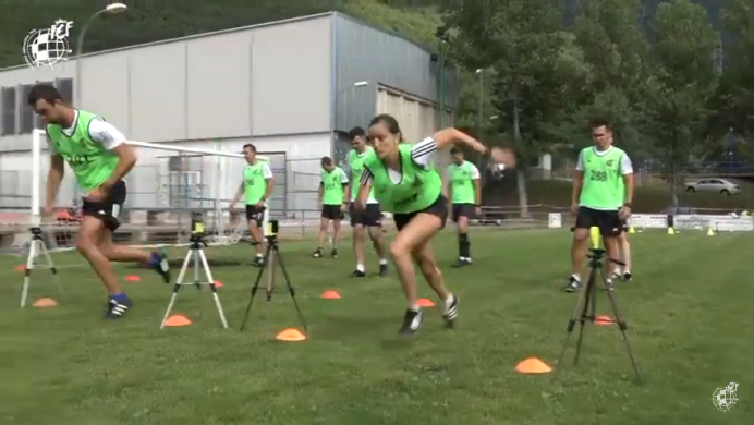 La primera árbitro mujer