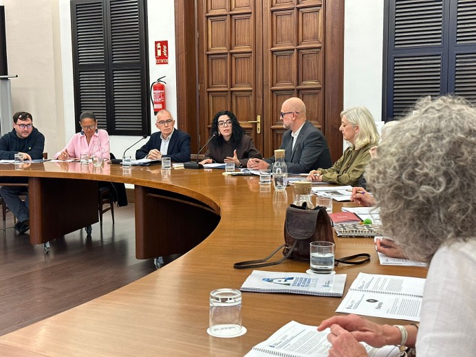 Cultura impulsará la normalización del asturiano y eonaviego con una guía para ayuntamientos