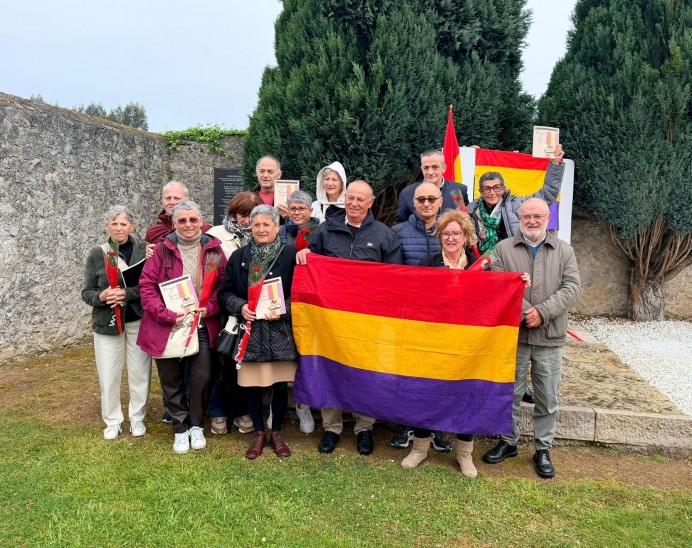 El PSOE de Llanes homenajea a los fusilados de 1937 en el aniversario de la II República