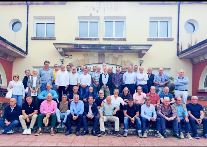 Reencuentro de 1ª promoción de FP II de la Granja Escuela de Luces tras 44 años de finalizar estudios