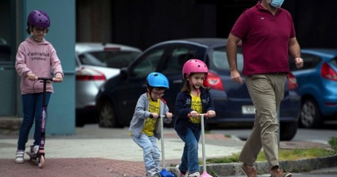 Salidas controladas con niños durante el estado de alerta