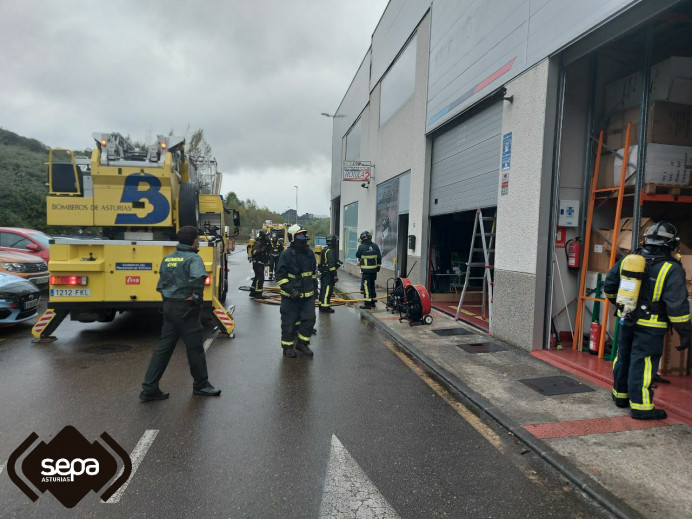 Incendio industrial en Parres Incendio industrial en Parres