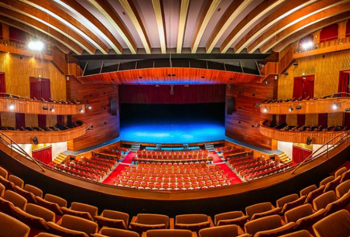 Pablo López y la magia de Piccola Laboral dan el pistoletazo de salida a la primavera cultural en Gijón