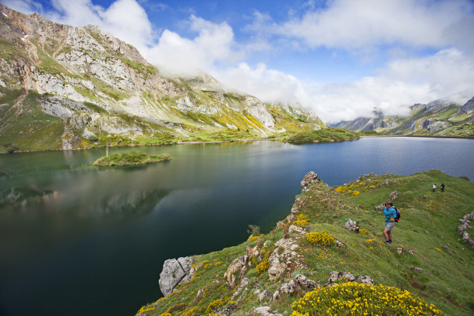 Asturias alcanza su máximo histórico de turistas y pernoctaciones en los primeros diez meses del año