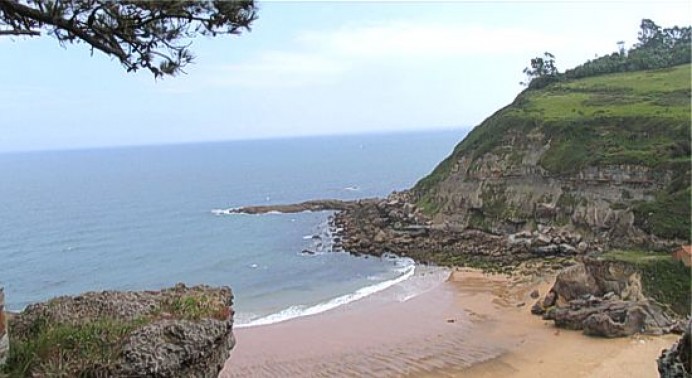 Villaviciosa recupera la bandera azul en Rodiles y mantiene la de La Ñora