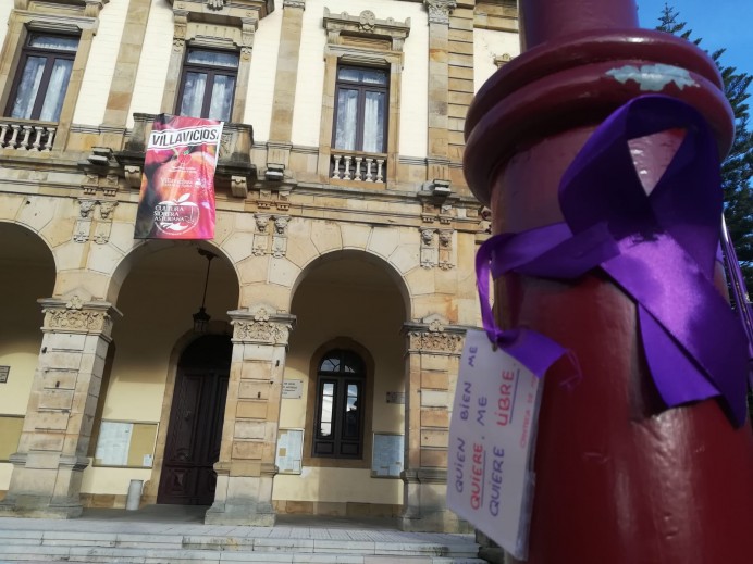 Lazos y mensajes con motivo del 8 de marzo, Día de la Mujer