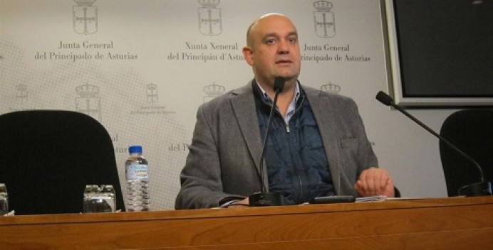 Pedro Leal: El desconfinamiento de los menores es un asunto muy serio como para que Pedro Sánchez ..........